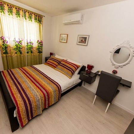 Villa Hedonist Seget Vranjica Buitenkant foto
